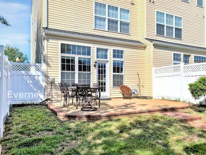 Building Photo - 43559 Mink Meadows St