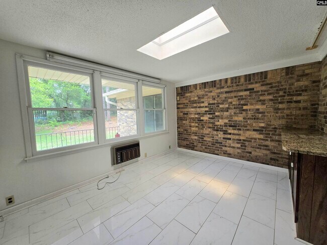 Building Photo - 77 Northlake Rd