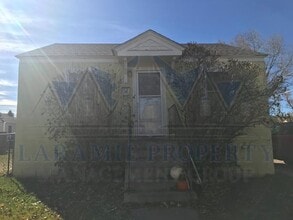 Building Photo - 4 Bedroom House Near Campus