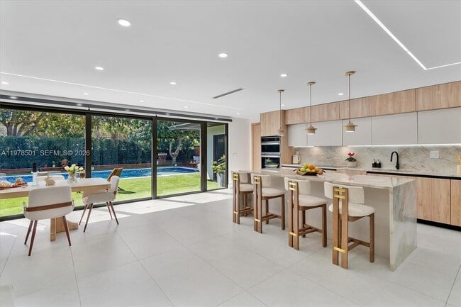 Building Photo - 4000 N Circle Dr