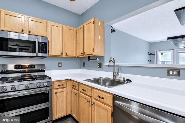 Building Photo - 14300 Grape Holly Grove