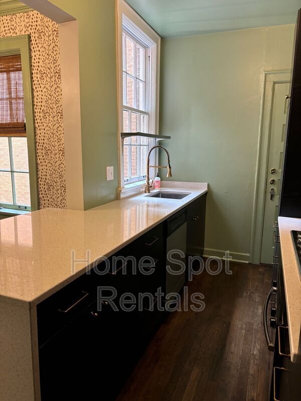 Building Photo - 8 Collier Rd NW