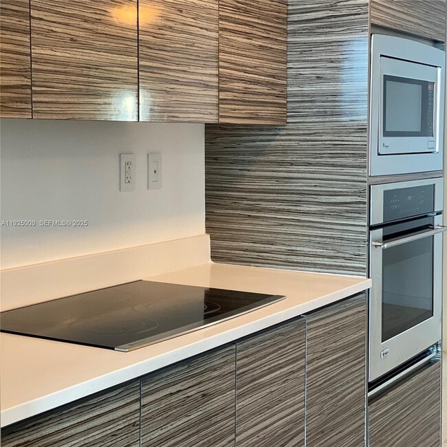 Building Photo - 460 NE 28th St