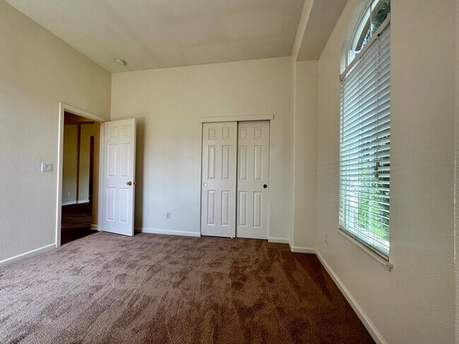 Building Photo - Beautiful, newly remodeled home in Fair Oaks!