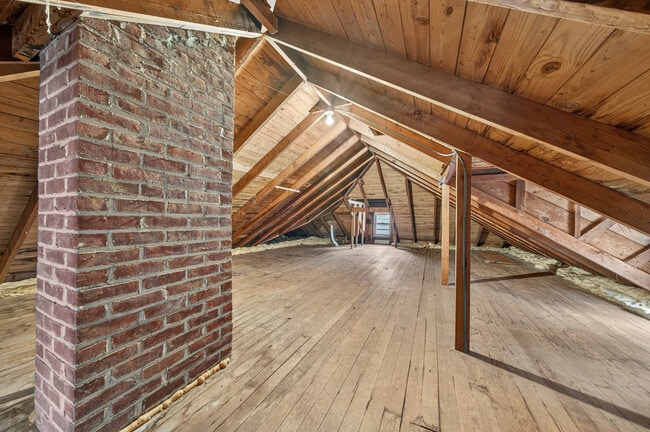 Building Photo - 20 Evergreen Ln