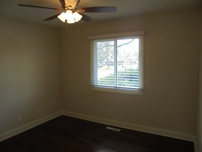Building Photo - 66 Barrow Dr