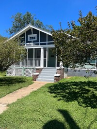 Building Photo - Beautiful renovated Bungalow near downtown...