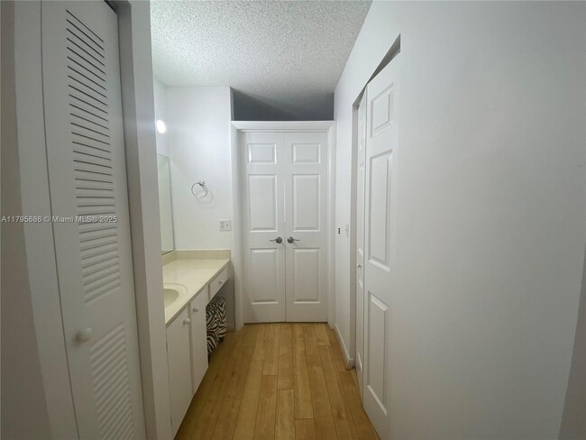 Building Photo - 1100 SW 128th Terrace