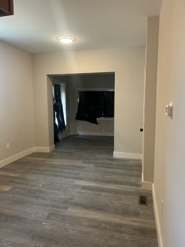 Building Photo - 2Br apartment in (duplex) 1st floor