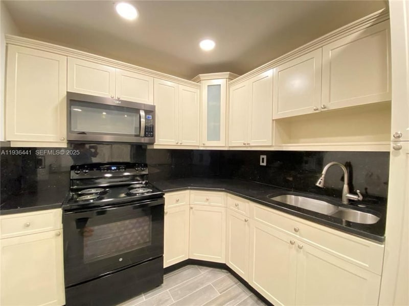 Building Photo - 17051 NE 35th Ave