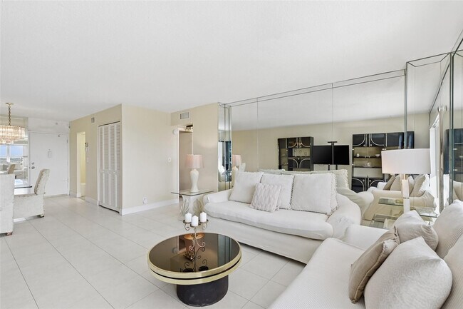 Building Photo - 405 N Ocean Blvd