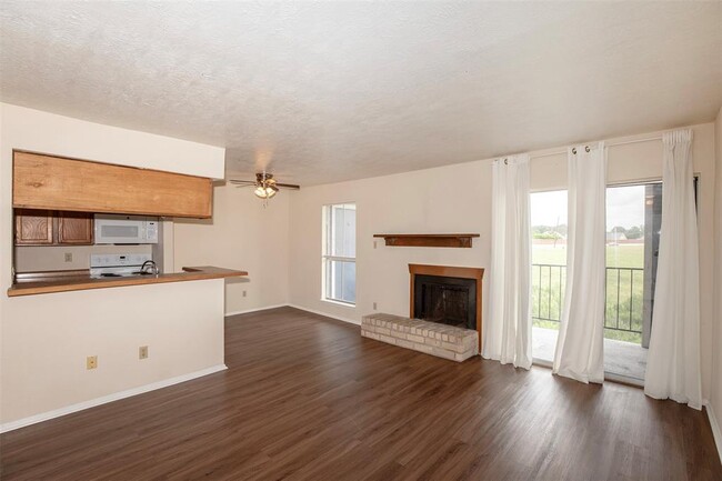 Building Photo - 18511 Egret Bay Blvd