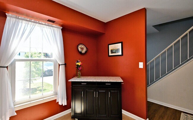 Building Photo - 615 Piedmont Ct