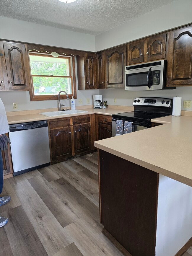 Building Photo - 220 8th St NE