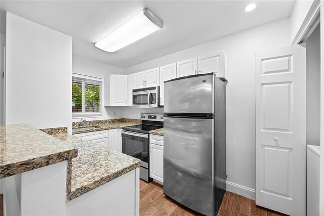 Building Photo - 404 SE 16th St