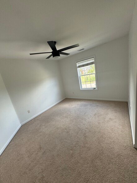 Building Photo - 5914 Mount Water Trl