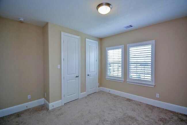 Building Photo - 15907 Court St