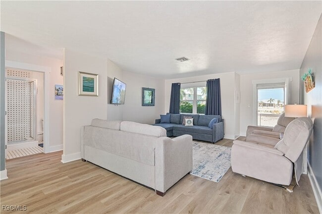 Building Photo - 2868 Sanibel Blvd