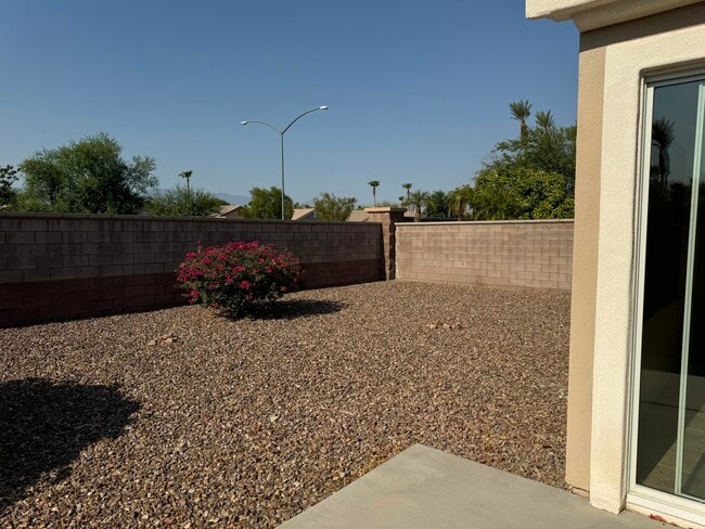 Building Photo - 78305 Estancia Dr