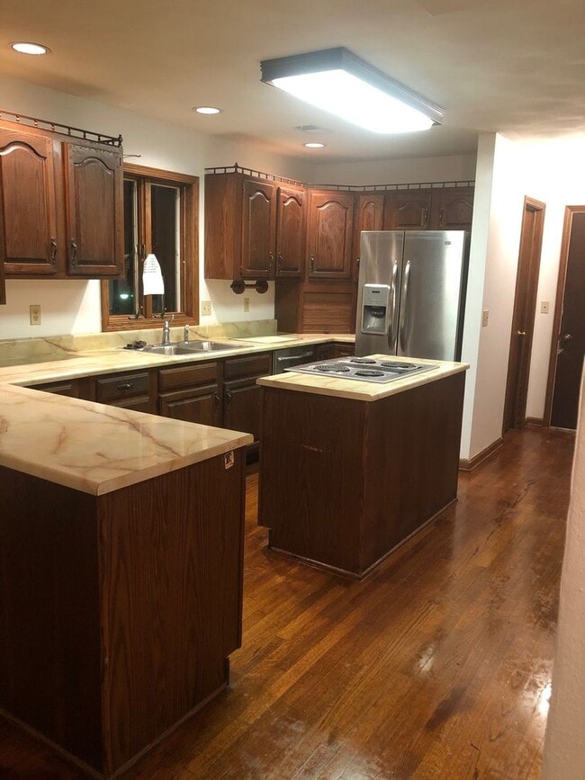 Building Photo - Old English Tudor Style Home in South Charleston