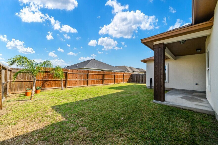 Building Photo - 11526 S Crk Dr
