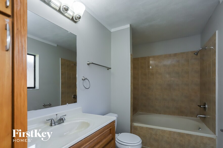 Building Photo - 1503 Chepacket St