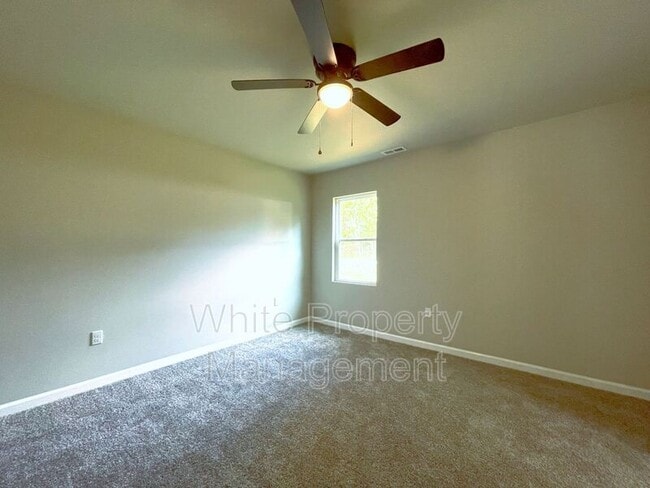 Building Photo - 706 Hillside St