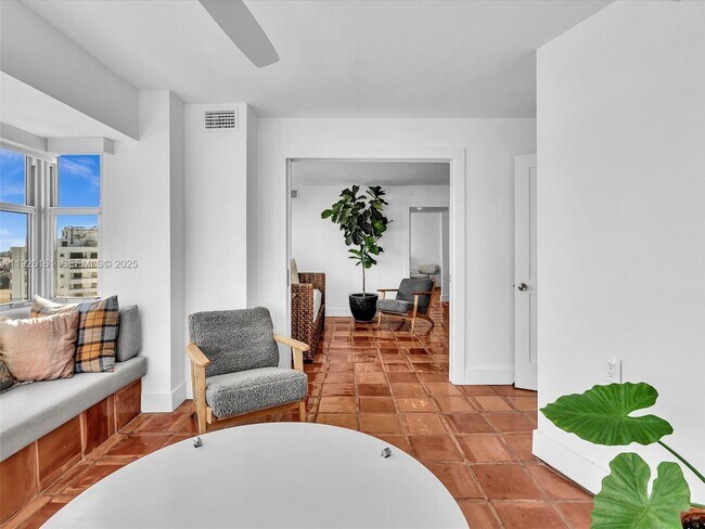 Building Photo - 1881 Washington Ave