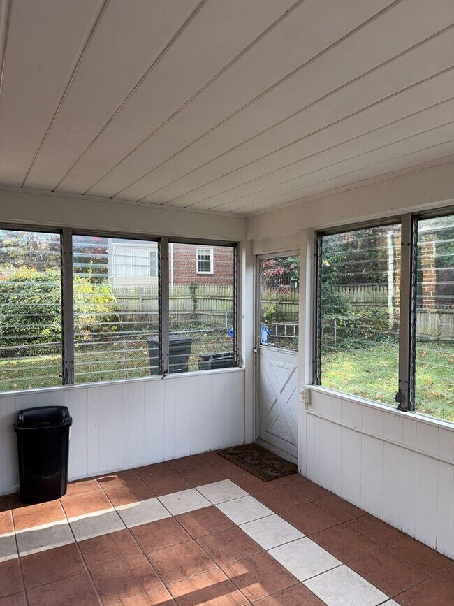 Building Photo - Charming 3-Bedroom Home in Silver Spring