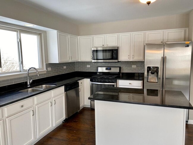 Building Photo - 2824 Whitehall Ln