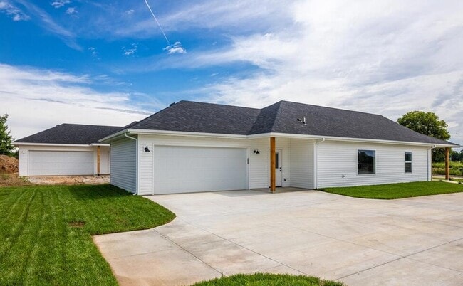 Building Photo - 937 N Blake Ave