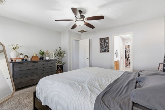 Building Photo - 3 Bedroom | 2 Bathroom | 2 Car Garage | Nixa Schools| Fireplace | Fenced yard | Solar Panels!