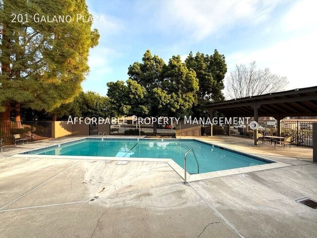 Building Photo - 201 Galano Plaza