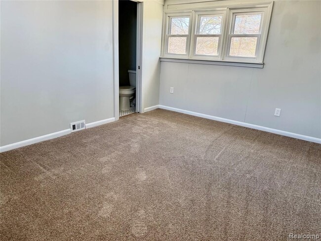 Building Photo - 413 Bridson St