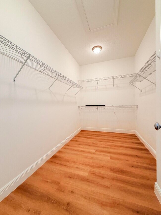 Building Photo - 2074 Dickens Terrace