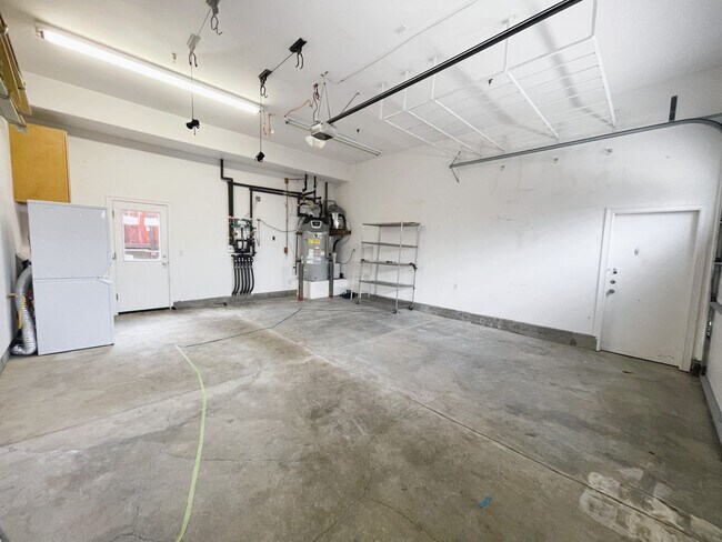Building Photo - Spacious 3-Bedroom, 2-Bath Home in the Hea...