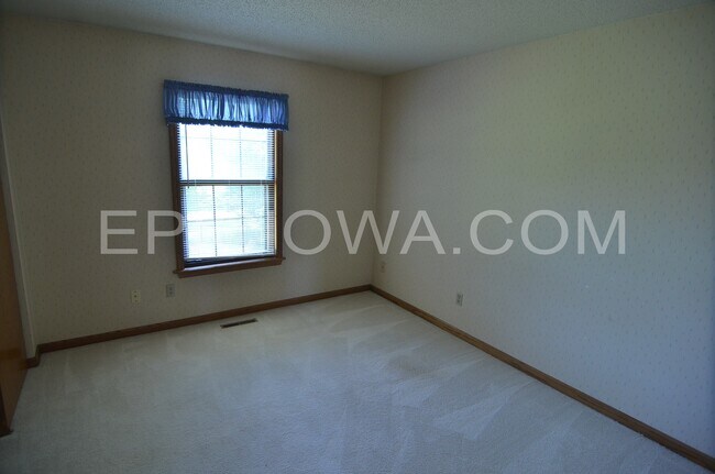 Building Photo - 372 Willshire Ct NE