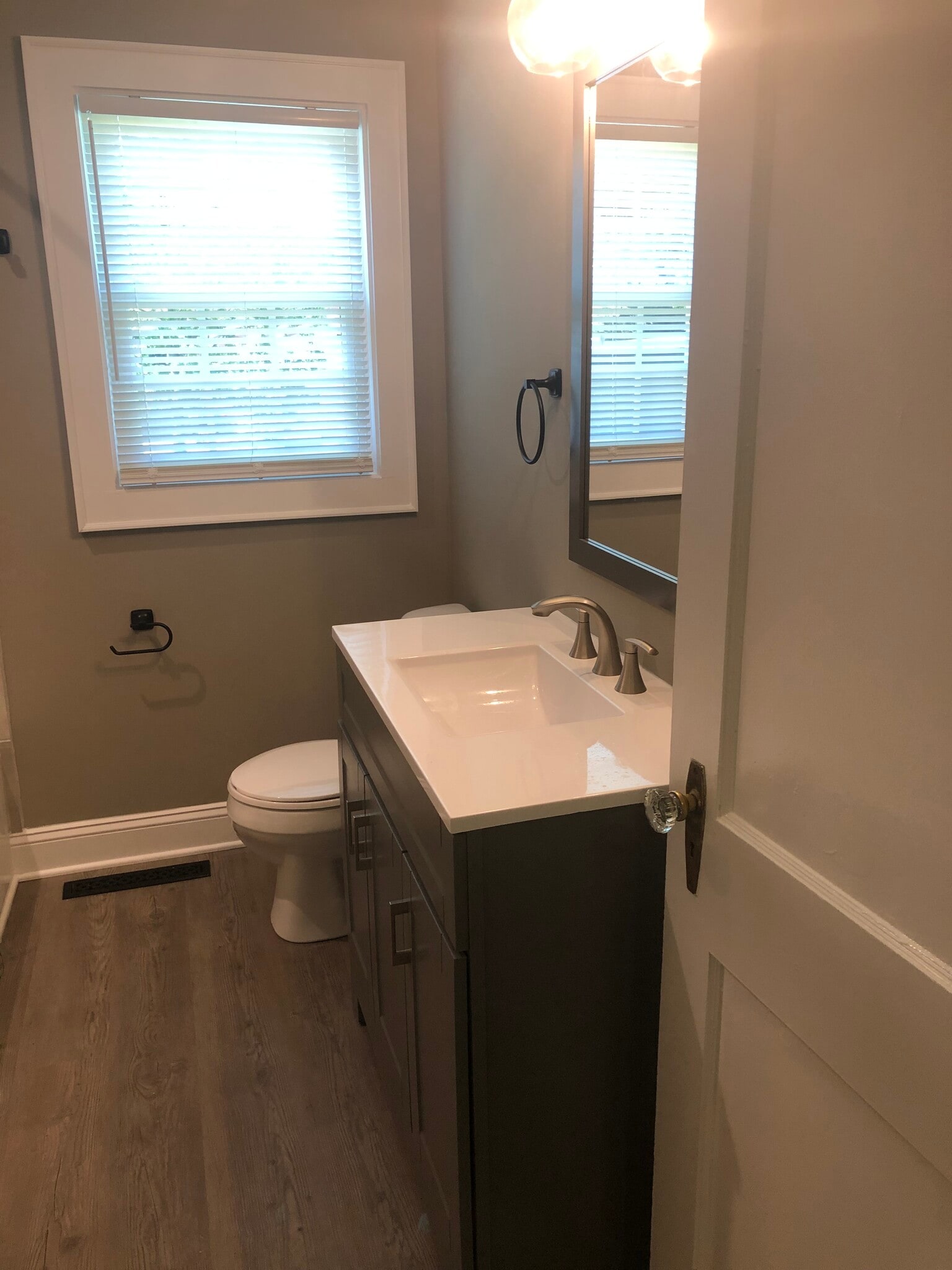 Main Bathroom - 415 Ogburn St