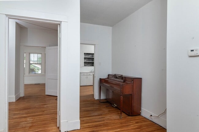 Building Photo - 108 Blount St
