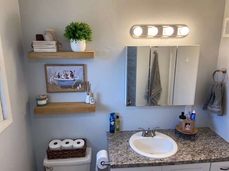 Building Photo - 227 Randolph Way