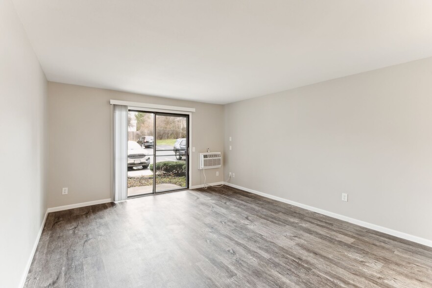 Building Photo - Country Meadows Apartments