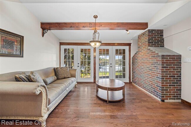 Building Photo - 2739 Lakeridge Ave