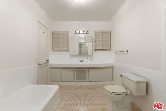 Building Photo - 10593 Wilkins Ave