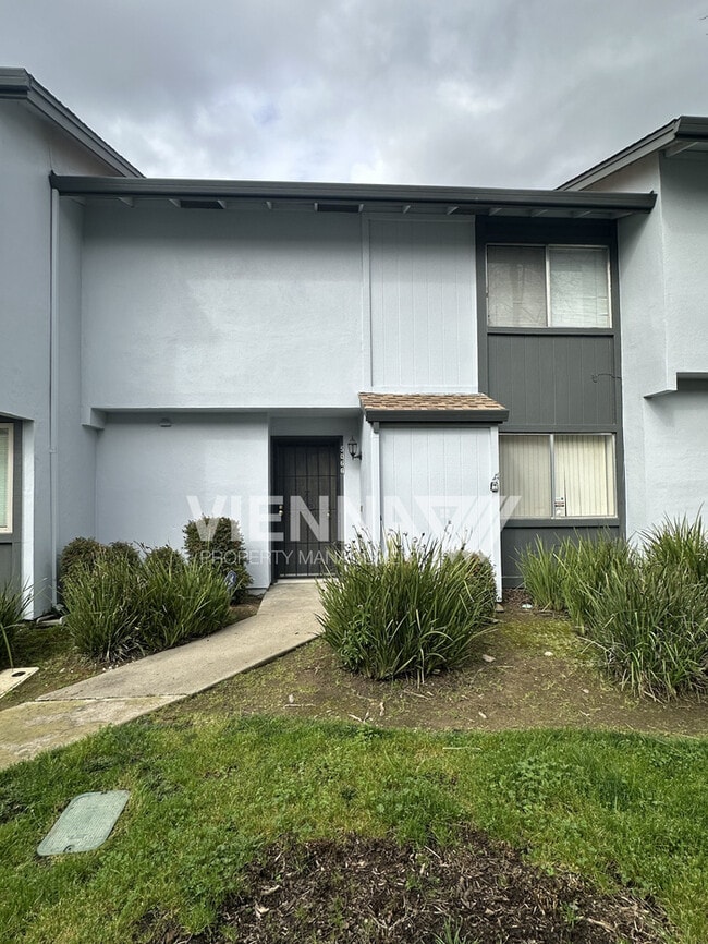 Building Photo - 5066 Greenberry Dr