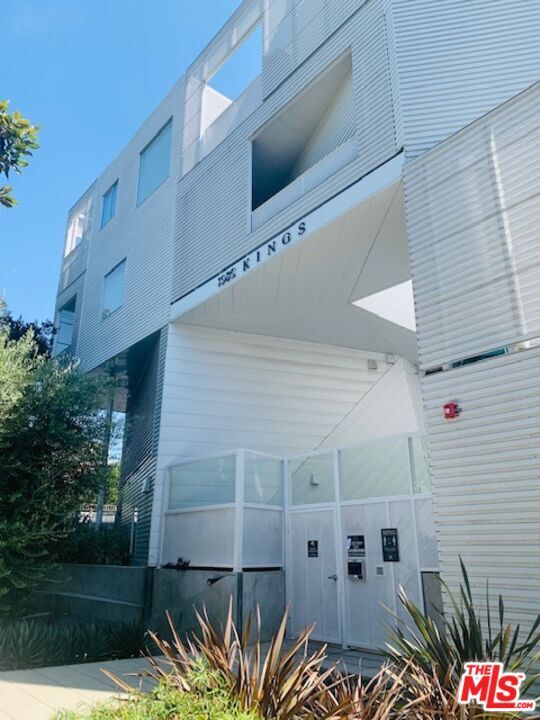 Building Photo - 1030 Kings Rd