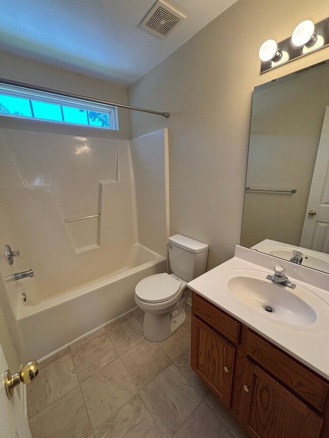 Building Photo - Spacious 3 bedrooms 2 ½ bath home in Rolli...