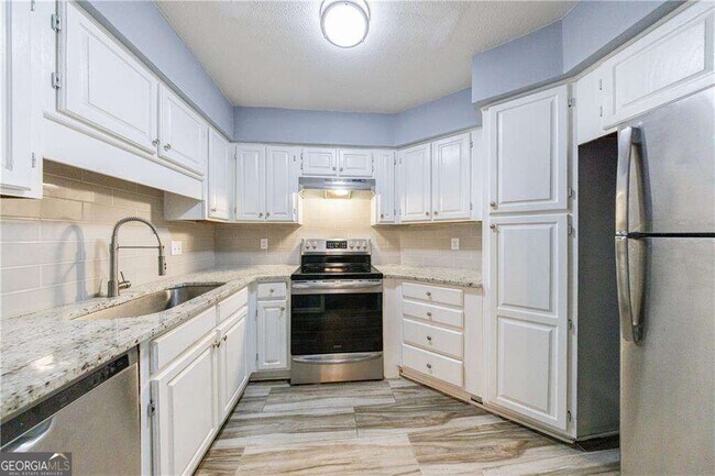 Building Photo - 27306 Plantation Dr NE