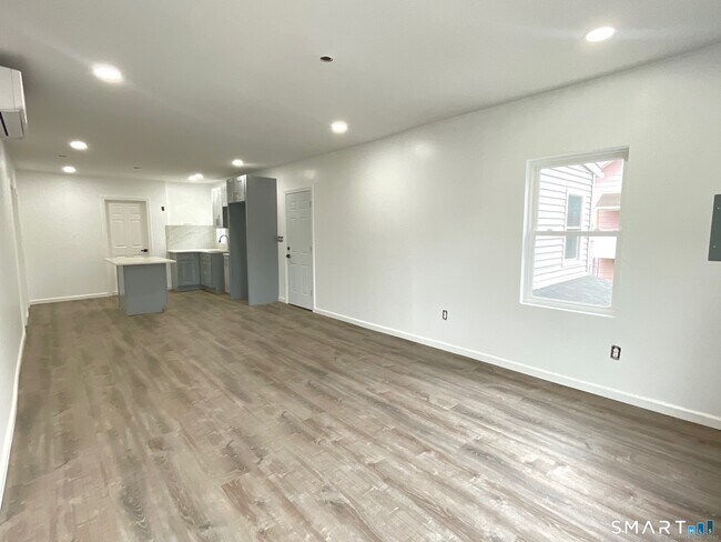 Building Photo - 32 Lester St