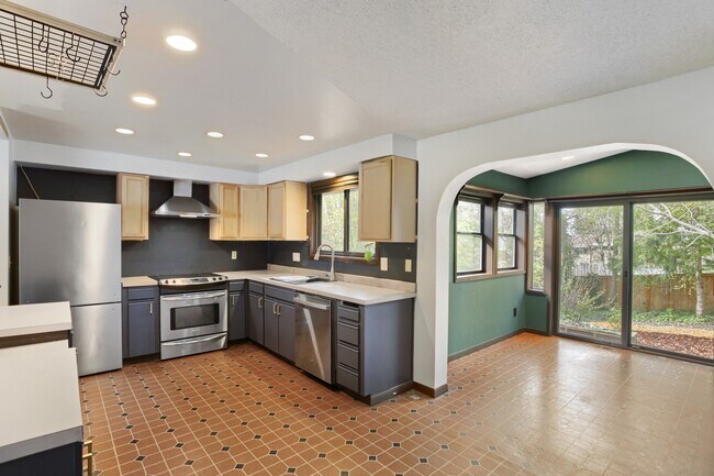 Building Photo - 1707 SW Binford Lake Pkwy