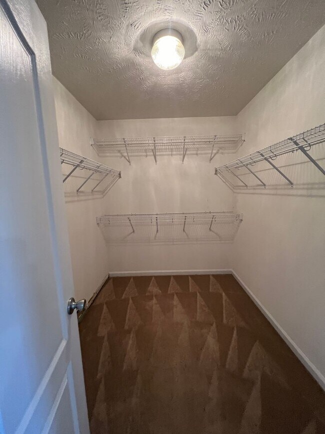 Building Photo - 4 Bed 2 Bath Raeford Home with Fenced Backyard